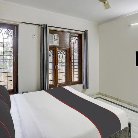 Hotel Capital O Uk House Residency Gurgaon Exterior foto