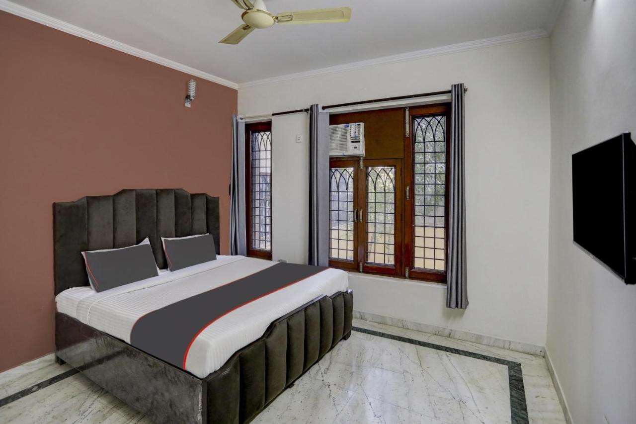 Hotel Capital O Uk House Residency Gurgaon Exterior foto