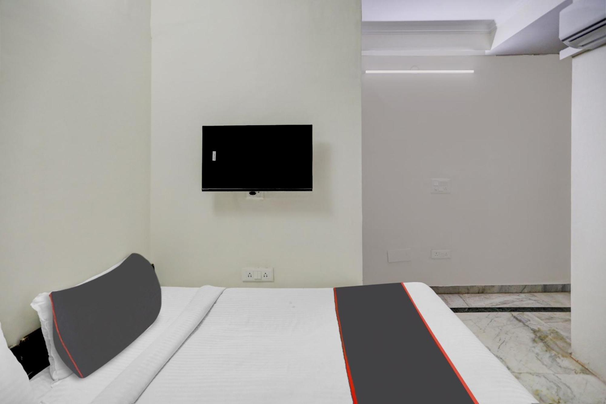 Hotel Capital O Uk House Residency Gurgaon Exterior foto