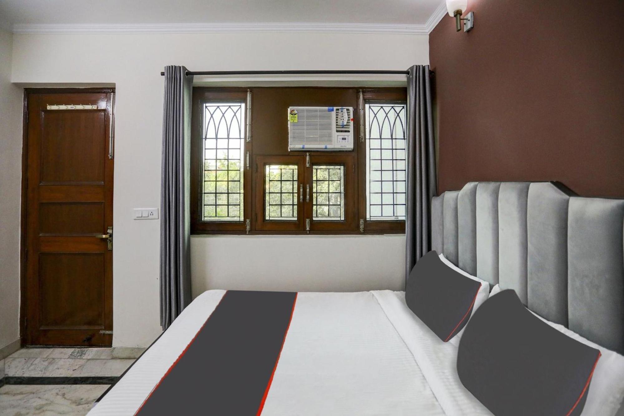 Hotel Capital O Uk House Residency Gurgaon Exterior foto