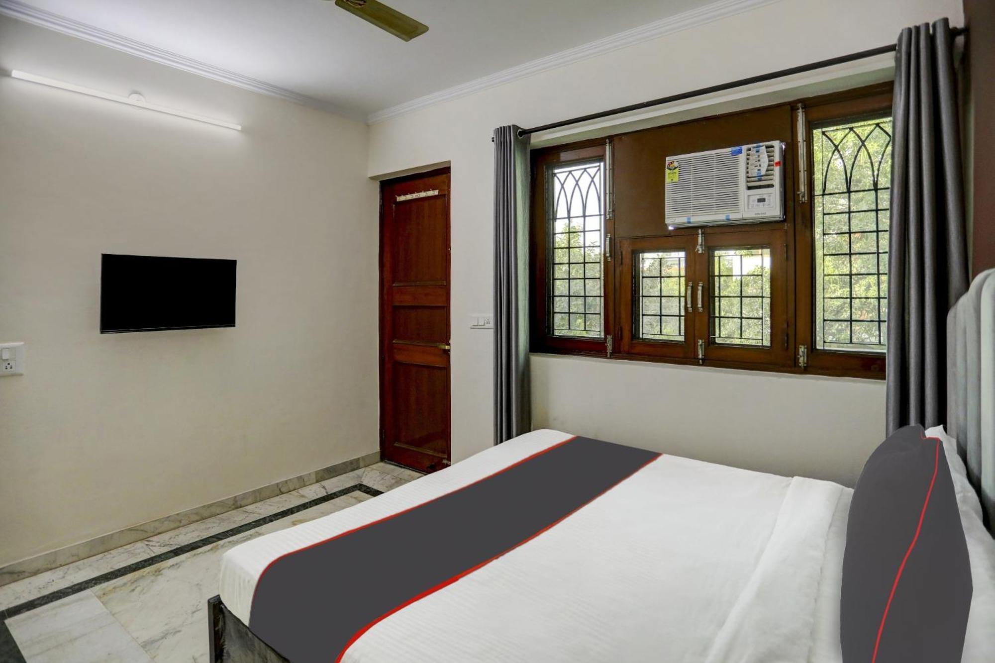 Hotel Capital O Uk House Residency Gurgaon Exterior foto