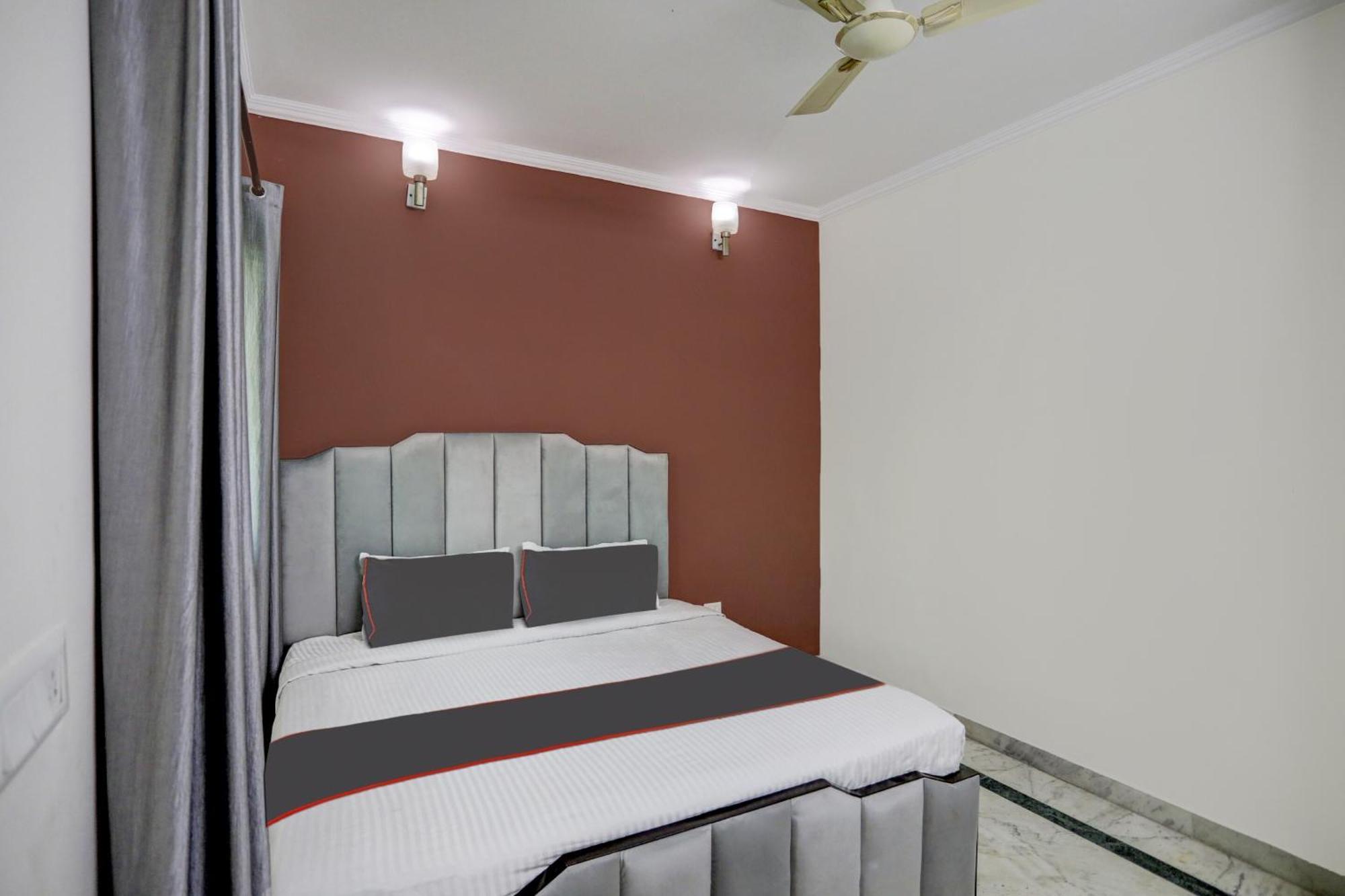Hotel Capital O Uk House Residency Gurgaon Exterior foto