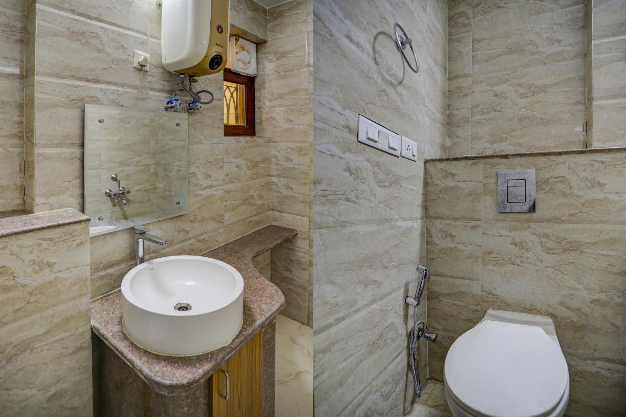 Hotel Capital O Uk House Residency Gurgaon Exterior foto